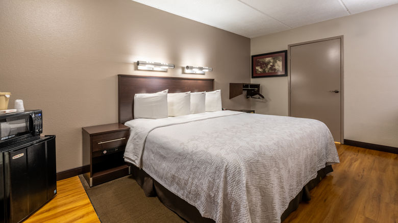 <b>Red Roof PLUS+ Nashville Airport Room</b>. Images powered by <a href="https://www.leonardoworldwide.com/" title="Leonardo Worldwide" target="_blank">Leonardo</a>.
