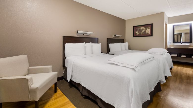 <b>Red Roof PLUS+ Nashville Airport Room</b>. Images powered by <a href="https://www.leonardoworldwide.com/" title="Leonardo Worldwide" target="_blank">Leonardo</a>.