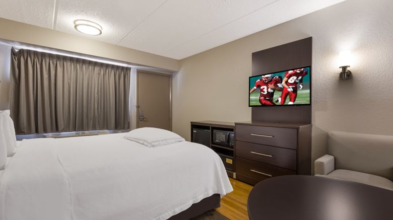 <b>Red Roof PLUS+ Nashville Airport Room</b>. Images powered by <a href="https://www.leonardoworldwide.com/" title="Leonardo Worldwide" target="_blank">Leonardo</a>.