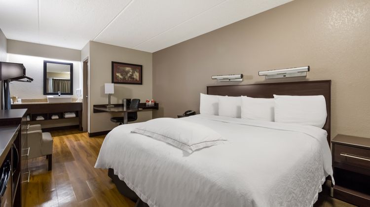 Red Roof PLUS+ Nashville Airport Room