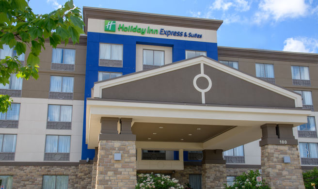 Holiday Inn Express Hotel & Suites Exterior