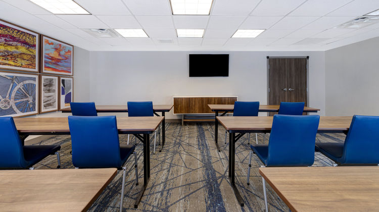 Holiday Inn Express Hotel & Suites Meeting
