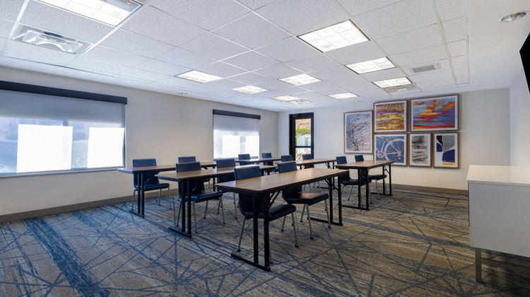 Holiday Inn Express Hotel & Suites Meeting