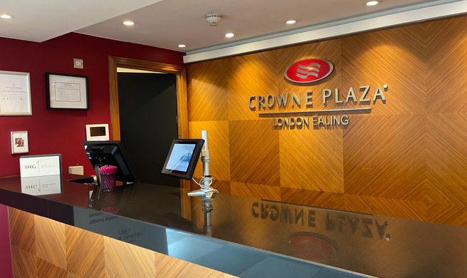 Crowne Plaza London Ealing Exterior