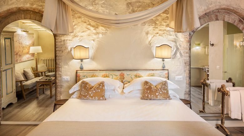 <b>Lupaia Room</b>. Images powered by <a href="https://www.leonardoworldwide.com/" title="Leonardo Worldwide" target="_blank">Leonardo</a>.