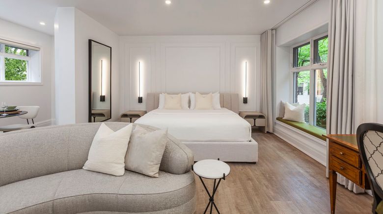 <b>Chateau Versailles Suite</b>. Images powered by <a href="https://www.leonardoworldwide.com/" title="Leonardo Worldwide" target="_blank">Leonardo</a>.