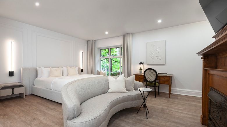 <b>Chateau Versailles Suite</b>. Images powered by <a href="https://www.leonardoworldwide.com/" title="Leonardo Worldwide" target="_blank">Leonardo</a>.