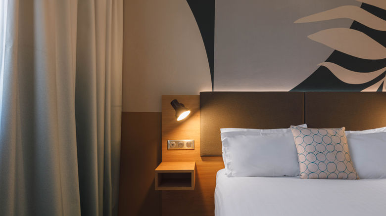 <b>Holiday Inn Toulon - City Centre Room</b>. Images powered by <a href="https://www.leonardoworldwide.com/" title="Leonardo Worldwide" target="_blank">Leonardo</a>.