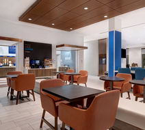 Holiday Inn Express Glendale Downtown Exterior
