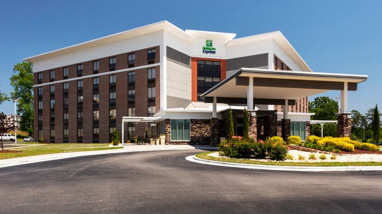 Holiday Inn Express Sports Center Exterior