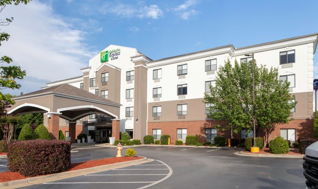 Holiday Inn Express & Suites Exterior