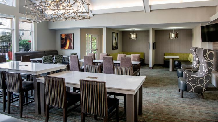 Residence Inn by Marriott Airport Restaurant