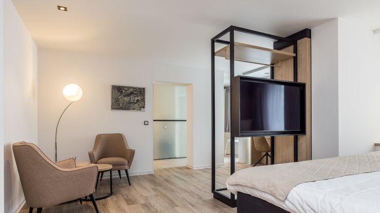 <b>Hotel de Rousch Suite</b>. Images powered by <a href="https://www.leonardoworldwide.com/" title="Leonardo Worldwide" target="_blank">Leonardo</a>.