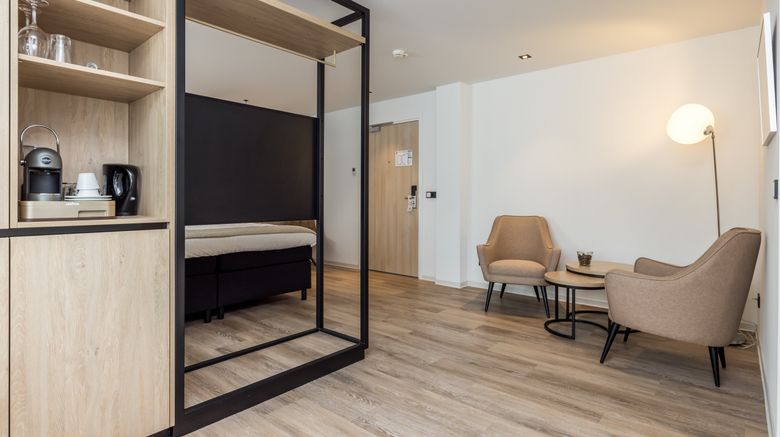 <b>Hotel de Rousch Suite</b>. Images powered by <a href="https://www.leonardoworldwide.com/" title="Leonardo Worldwide" target="_blank">Leonardo</a>.