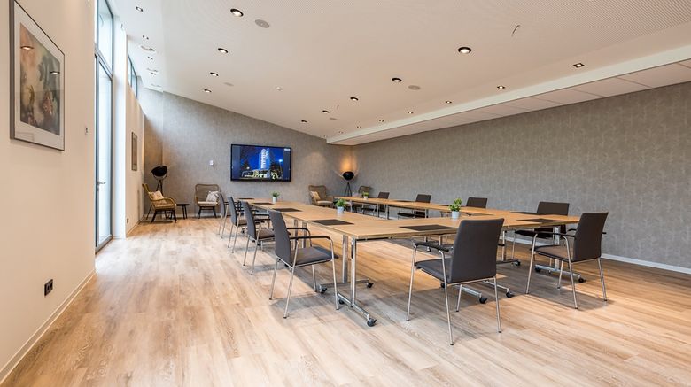 <b>Hotel de Rousch Meeting</b>. Images powered by <a href="https://www.leonardoworldwide.com/" title="Leonardo Worldwide" target="_blank">Leonardo</a>.