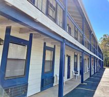 Scottish Inn Exterior