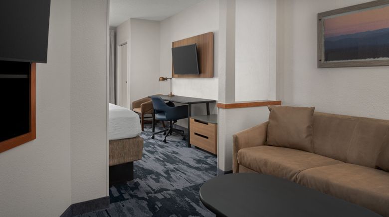 <b>Fairfield Inn & Suites Roanoke Hollins Room</b>. Images powered by <a href="https://www.leonardoworldwide.com/" title="Leonardo Worldwide" target="_blank">Leonardo</a>.