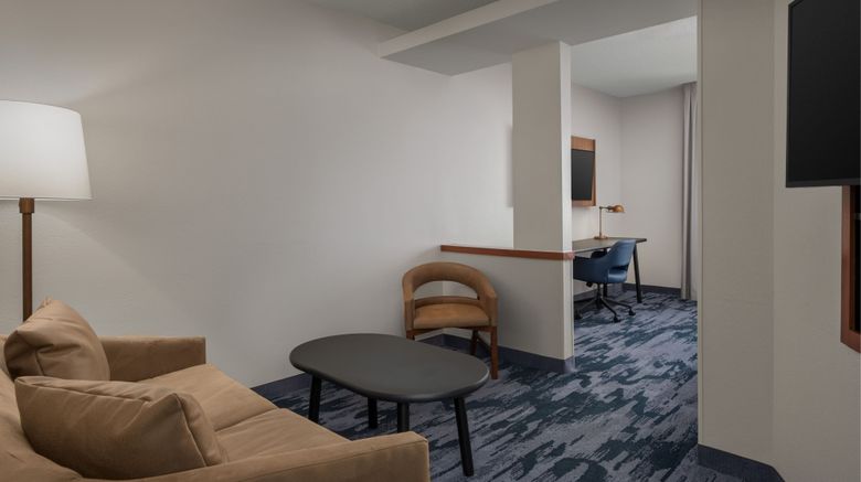 <b>Fairfield Inn & Suites Roanoke Hollins Room</b>. Images powered by <a href="https://www.leonardoworldwide.com/" title="Leonardo Worldwide" target="_blank">Leonardo</a>.