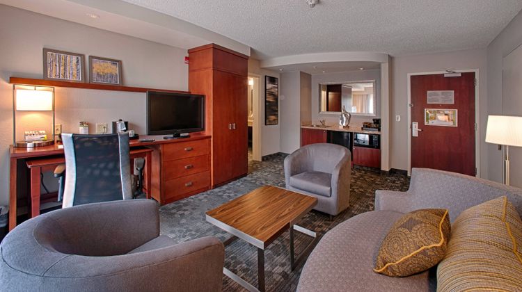 Courtyard by Marriott Wall Township Suite