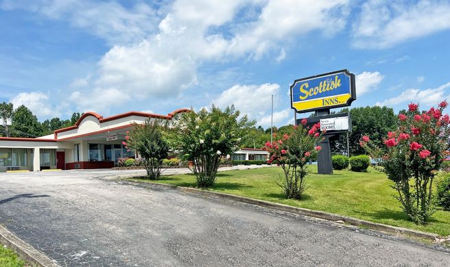Scottish Inn Exterior