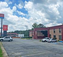 Red Carpet Inn Macon Riverside Exterior