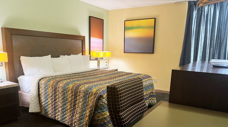 Red Carpet Inn Macon Riverside Room