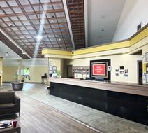 Red Carpet Inn Macon Riverside Lobby