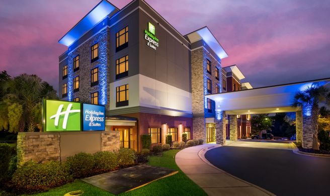 Holiday Inn Express & Suites Lexington Exterior