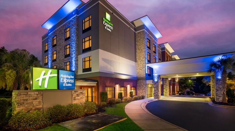 Holiday Inn Express & Suites Lexington Exterior