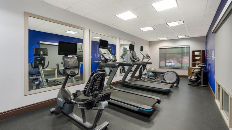 Holiday Inn Express & Suites Lexington Health Club