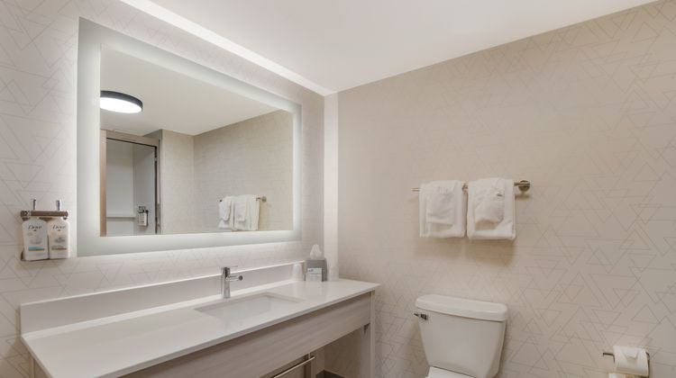Holiday Inn Express & Suites Lexington Room