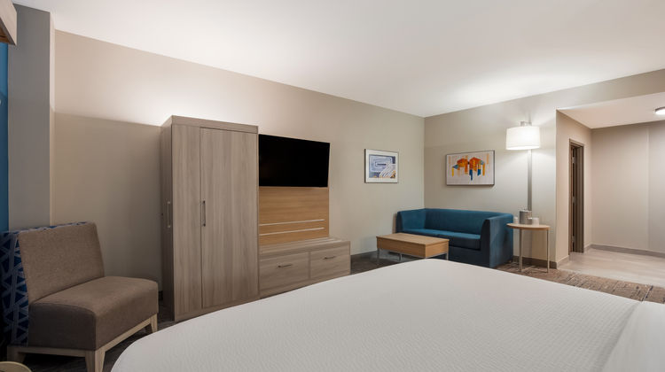Holiday Inn Express & Suites Lexington Room