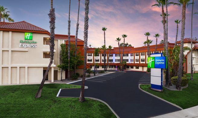 Holiday Inn Express La Mesa Exterior