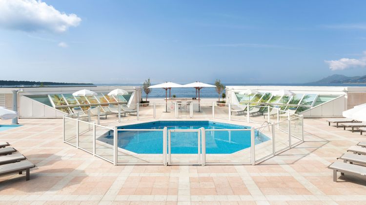 JW Marriott Cannes Pool