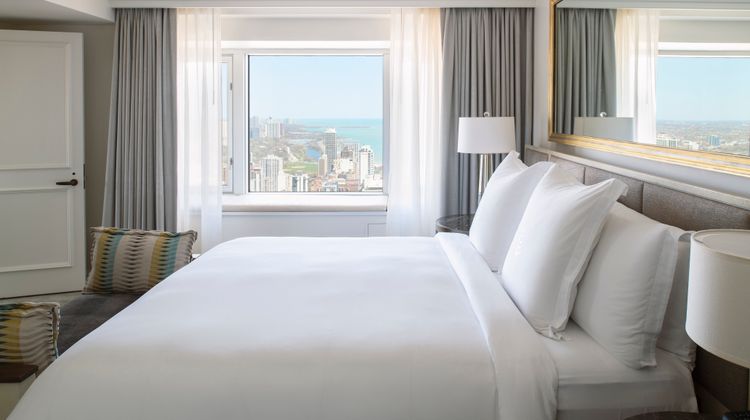 Four Seasons Hotel Chicago Room