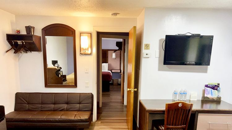 Scottish Inn Suite