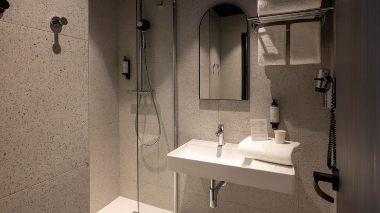 <b>Hotel de France Gare de Lyon Room</b>. Images powered by <a href="https://www.leonardoworldwide.com/" title="Leonardo Worldwide" target="_blank">Leonardo</a>.