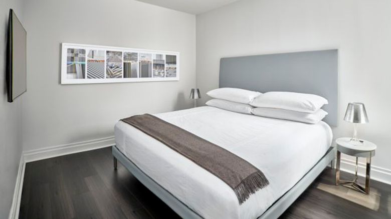 <b>AKA Times Square Room</b>. Images powered by <a href="https://www.leonardoworldwide.com/" title="Leonardo Worldwide" target="_blank">Leonardo</a>.