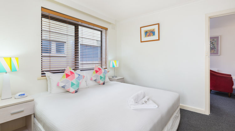 City Edge East Melbourne Serviced Apt Room