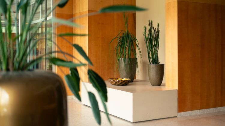Penz West Hotel Lobby
