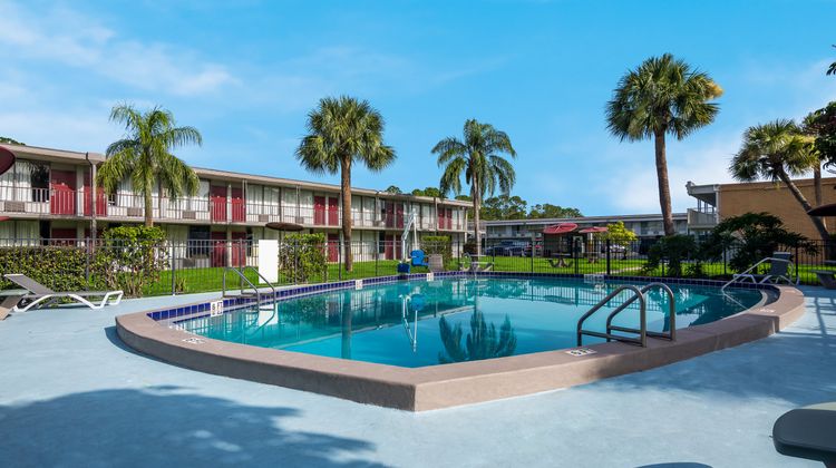 Red Roof Inn Vero Beach - I-95 Pool