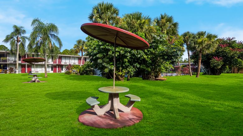 <b>HomeTowne Studios Vero Beach - I-95 Exterior</b>. Images powered by <a href="https://www.leonardoworldwide.com/" title="Leonardo Worldwide" target="_blank">Leonardo</a>.