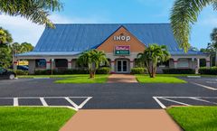 HomeTowne Studios Vero Beach - I-95
