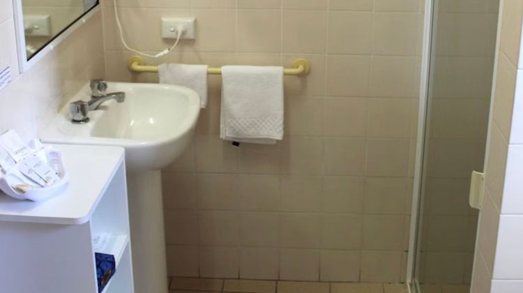 City Motor Inn Room