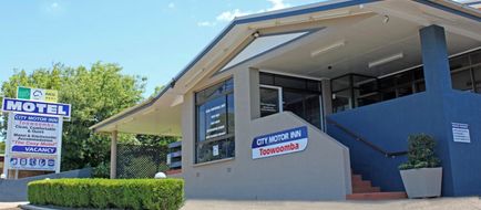 City Motor Inn Exterior