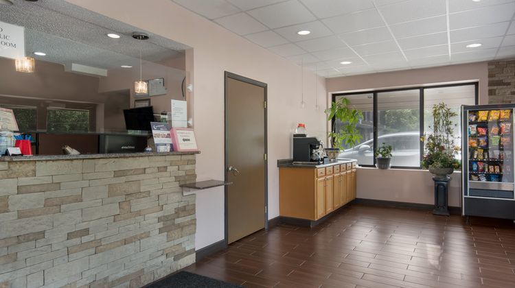 Red Carpet Inn & Suites Hammonton West Lobby