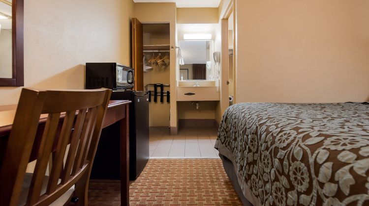 Red Carpet Inn Elkton Newark Room