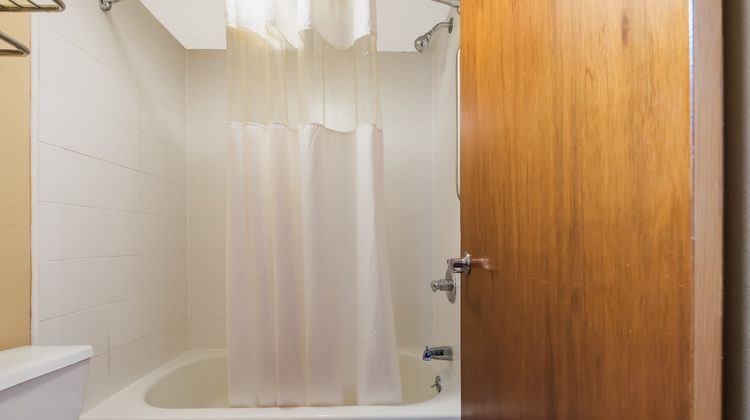 Red Carpet Inn Elkton Newark Room