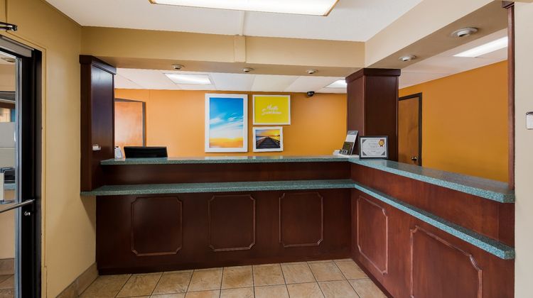 Red Carpet Inn Elkton Newark Lobby