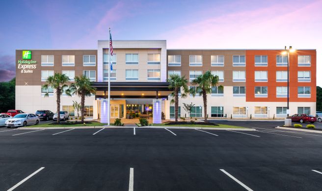 Holiday Inn Exp & Sts Greenville-Taylors Exterior